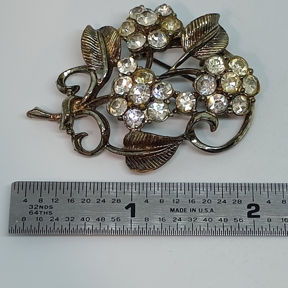* vintage signed Coro flower bouquet clear rhinestones pin brooch - Picture 2 of 6